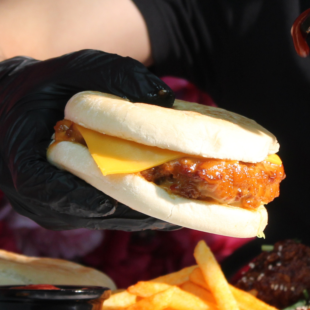 Halal burgers to eat in at Delicious Kitchen Toddington